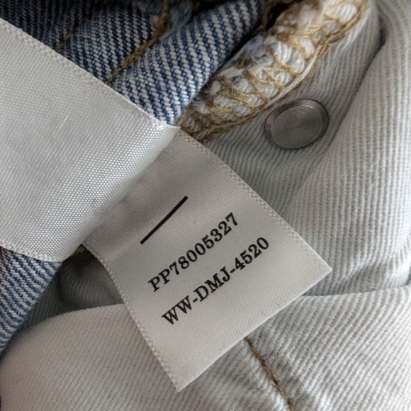 Like new Everlane women's The Cheeky Jeans, light wash blue, button fly, 25 crop - Picture 6 of 8